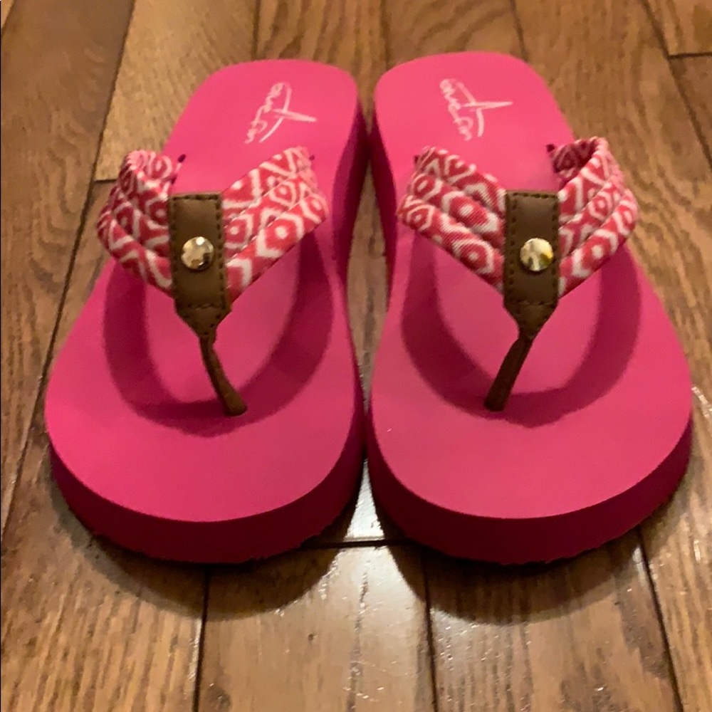 Girls size 2 Blue Fin Flip Flops